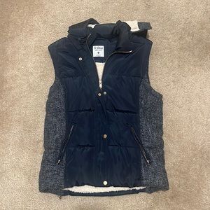 Sherpa-lined best, with optional hood.